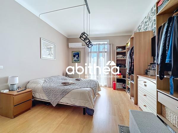 APPARTEMENT T4 - 119 m² - 3 CHAMBRES - BUREAU - 2 BALCONS - CAVE - CLIMATISATION - CENTRE-VILLE DE BÉZIERS