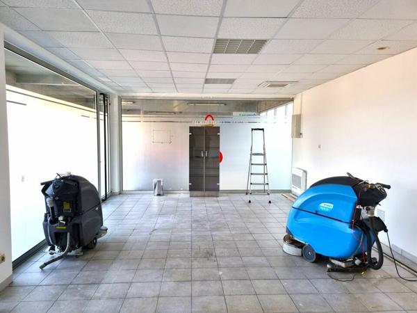 POITIERS TROIS CITEES - BUREAUX COMMERCIAUX OU LOCAUX COMMERCIAUX A LOUER 45M²