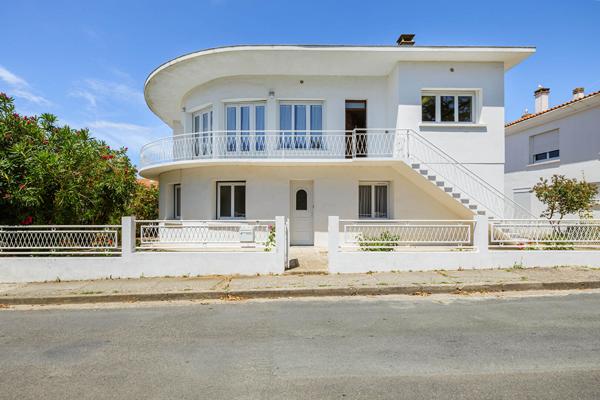 Villa des années 40, une signature architecturale au coeur du Château d’Oléron