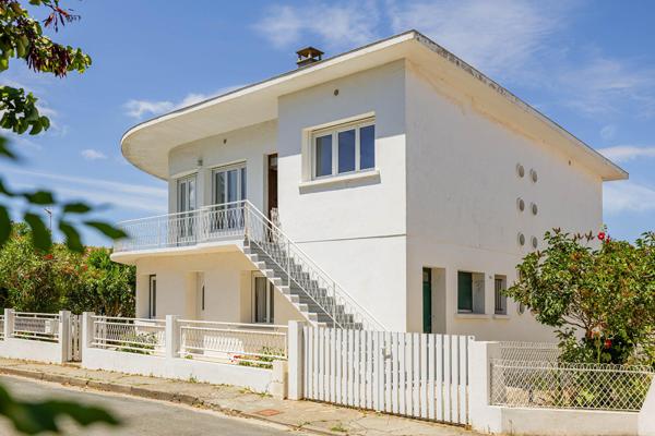 Villa des années 40, une signature architecturale au coeur du Château d’Oléron
