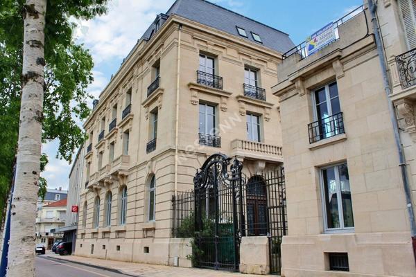 RARE À LA VENTE - MAISON - VUE MEUSE - TOIT TERRASSE - PARKING