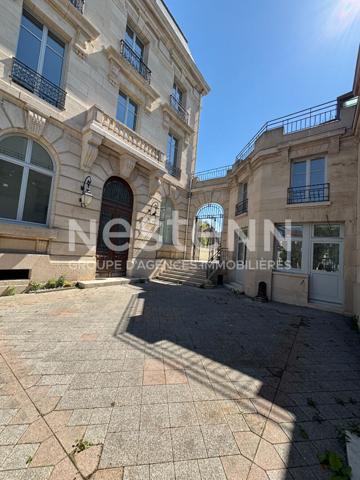 RARE À LA VENTE - MAISON - VUE MEUSE - TOIT TERRASSE - PARKING
