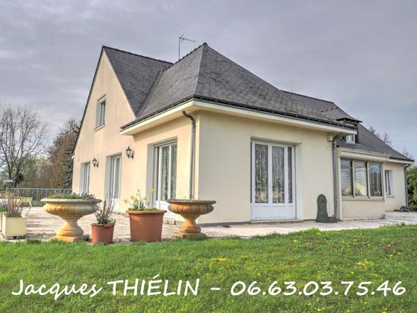 Au coeur de Longué-Jumelles volumes remarquables et parc arboré pour cette propriété d'exception