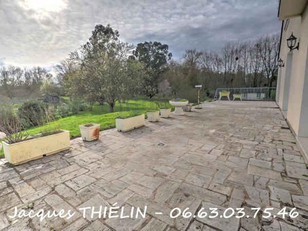 Au coeur de Longué-Jumelles volumes remarquables et parc arboré pour cette propriété d'exception