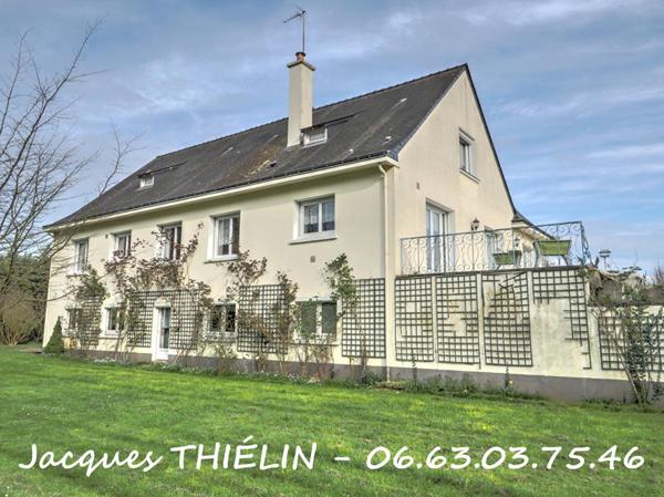 Au coeur de Longué-Jumelles volumes remarquables et parc arboré pour cette propriété d'exception