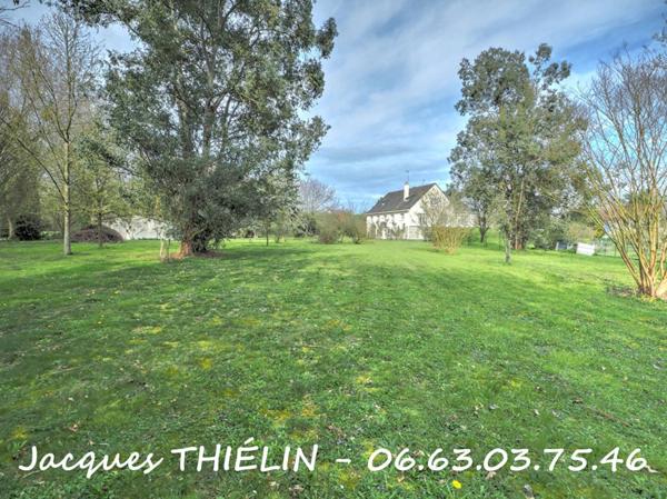 Au coeur de Longué-Jumelles volumes remarquables et parc arboré pour cette propriété d'exception