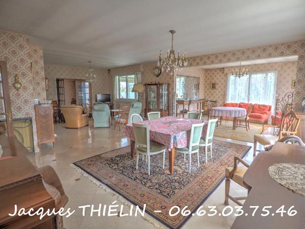 Au coeur de Longué-Jumelles volumes remarquables et parc arboré pour cette propriété d'exception