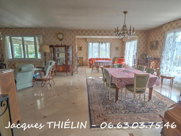 Au coeur de Longué-Jumelles volumes remarquables et parc arboré pour cette propriété d'exception