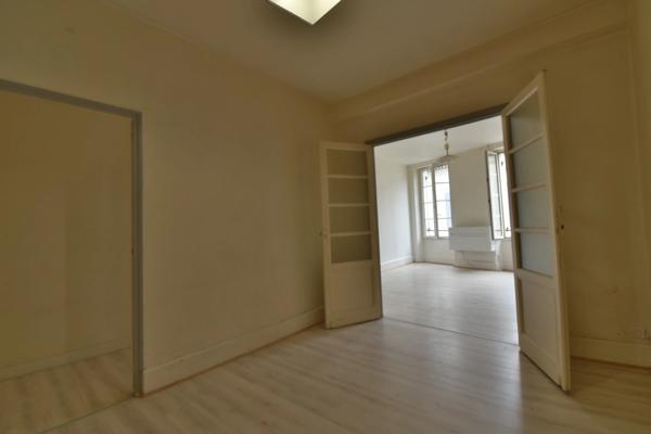 appartement à louer 2 pièces SAINTE LIVRADE SUR LOT (47) joli T 2 rénové