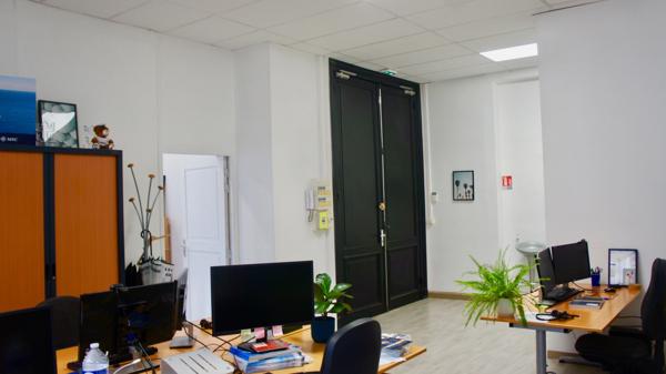 Local/bureau à vendre ROUBAIX (59) Quartier:gare, centre-ville 114,85m2 , 2 parkings, zone franche.