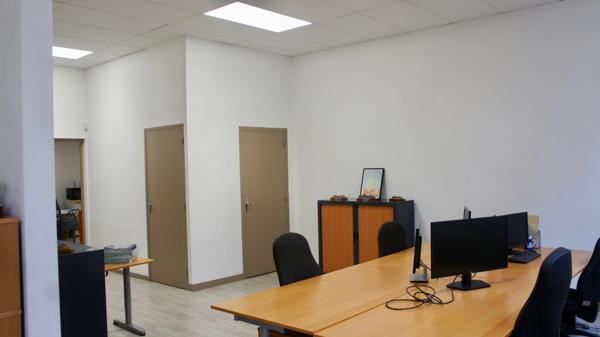 Local/bureau à vendre ROUBAIX (59) Quartier:gare, centre-ville 114,85m2 , 2 parkings, zone franche.