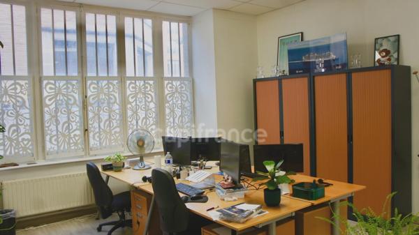 Local/bureau à vendre ROUBAIX (59) Quartier:gare, centre-ville 114,85m2 , 2 parkings, zone franche.