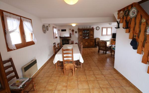 Maison à vendre    6 pièces • 131,59 m2 Saint-Sixt