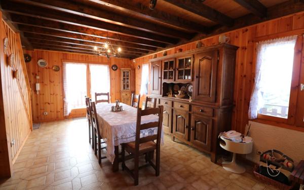 Maison à vendre    6 pièces • 131,59 m2 Saint-Sixt