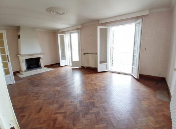 À vendre - Maison traditionnelle, 4 pièces située à La Chartre-sur-le-Loir (72340)