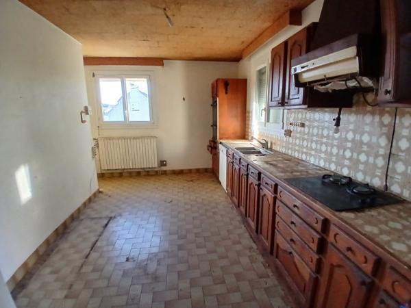 À vendre - Maison traditionnelle, 4 pièces située à La Chartre-sur-le-Loir (72340)