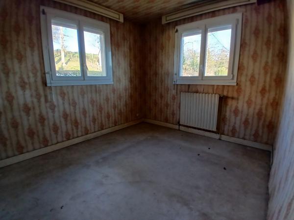 À vendre - Maison traditionnelle, 4 pièces située à La Chartre-sur-le-Loir (72340)