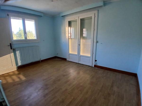 À vendre - Maison traditionnelle, 4 pièces située à La Chartre-sur-le-Loir (72340)