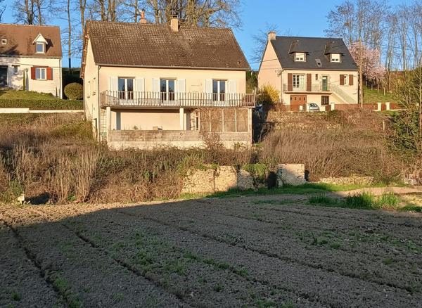 À vendre - Maison traditionnelle, 4 pièces située à La Chartre-sur-le-Loir (72340)