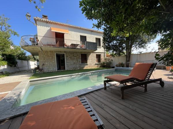 Villeneuve-lès-Avignon (30400) QUARTIER BD CALMETTE, VILLENEUVE-LES-AV. MAISON TYPIQUE DE 1964, 7 PIECES, JARDIN, PISCINE