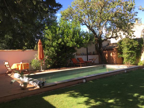 Villeneuve-lès-Avignon (30400) QUARTIER BD CALMETTE, VILLENEUVE-LES-AV. MAISON TYPIQUE DE 1964, 7 PIECES, JARDIN, PISCINE