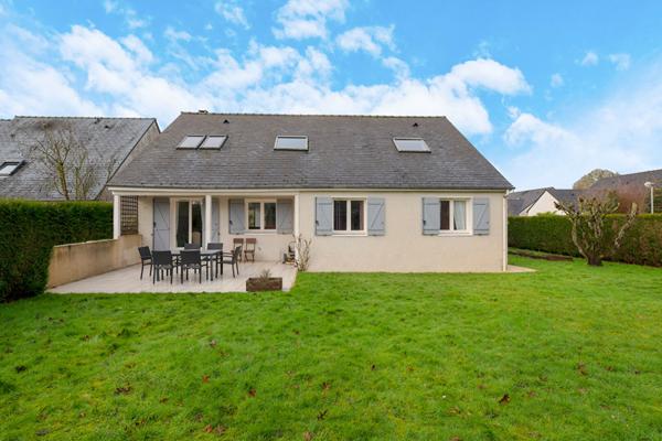 Maison Betton 8 pièce(s) IMPASSE / LUMINOSITE / 170 M² / 6 CHAMBRES / TERRAIN 735 M²