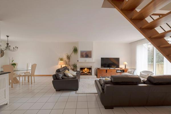 Maison Betton 8 pièce(s) IMPASSE / LUMINOSITE / 170 M² / 6 CHAMBRES / TERRAIN 735 M²