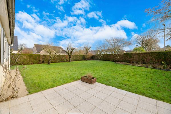 Maison Betton 8 pièce(s) IMPASSE / LUMINOSITE / 170 M² / 6 CHAMBRES / TERRAIN 735 M²