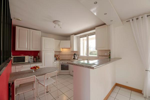 Maison Betton 8 pièce(s) IMPASSE / LUMINOSITE / 170 M² / 6 CHAMBRES / TERRAIN 735 M²