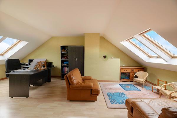 Maison Betton 8 pièce(s) IMPASSE / LUMINOSITE / 170 M² / 6 CHAMBRES / TERRAIN 735 M²