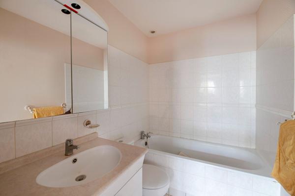 Maison Betton 8 pièce(s) IMPASSE / LUMINOSITE / 170 M² / 6 CHAMBRES / TERRAIN 735 M²