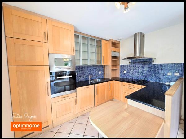 Maison à Gex avec 4 chambres, jardin, parking et double garage