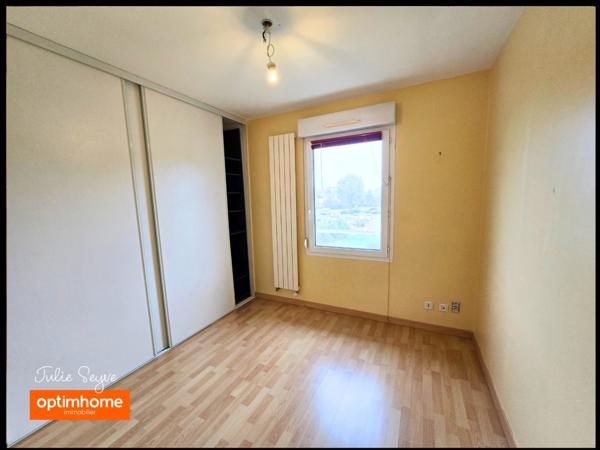 Maison à Gex avec 4 chambres, jardin, parking et double garage