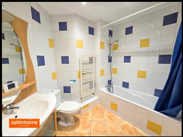 Maison à Gex avec 4 chambres, jardin, parking et double garage