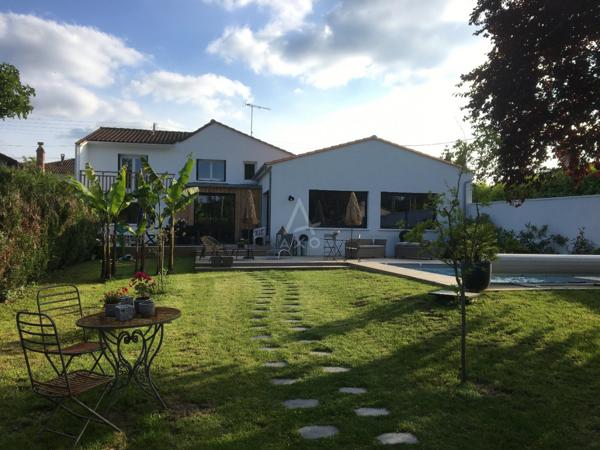 Maison rénovée avec piscine