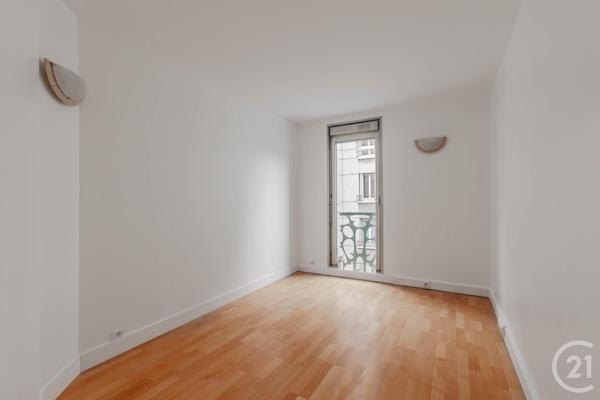 appartement à vendre  5 pièces - 99,80 m2 PARIS - 75010