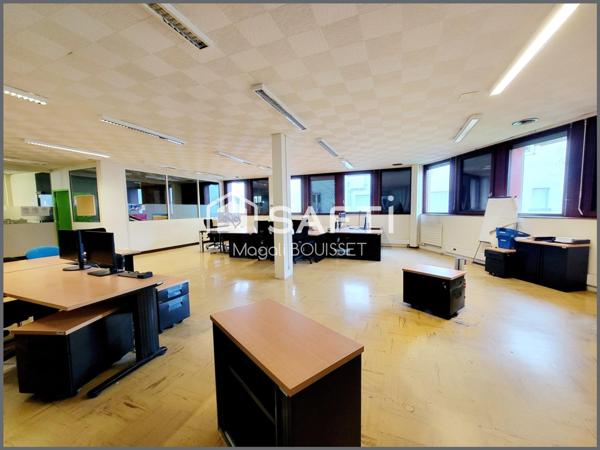 Locaux d'activités (Bureaux, parkings, patios, salle de restaurant, salle de réunion, accès PMR). Toit Terrasse.