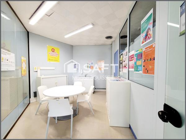 Locaux d'activités (Bureaux, parkings, patios, salle de restaurant, salle de réunion, accès PMR). Toit Terrasse.