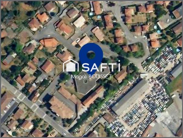 Locaux d'activités (Bureaux, parkings, patios, salle de restaurant, salle de réunion, accès PMR). Toit Terrasse.