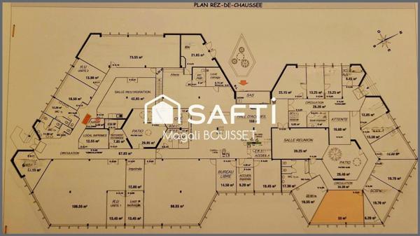 Locaux d'activités (Bureaux, parkings, patios, salle de restaurant, salle de réunion, accès PMR). Toit Terrasse.