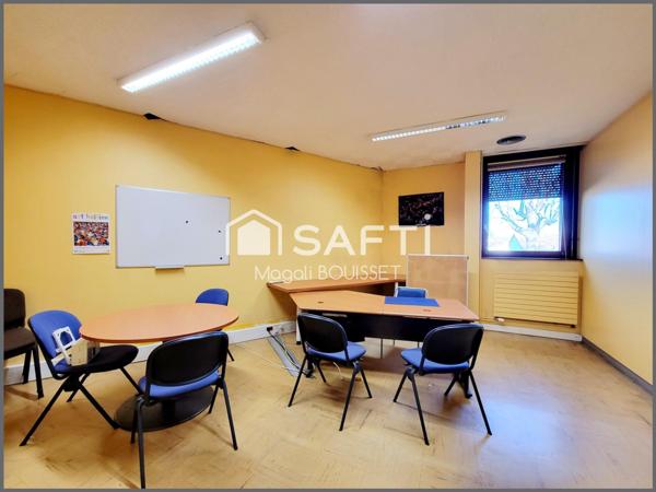 Locaux d'activités (Bureaux, parkings, patios, salle de restaurant, salle de réunion, accès PMR). Toit Terrasse.