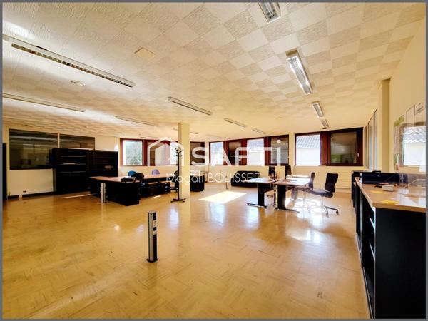 Locaux d'activités (Bureaux, parkings, patios, salle de restaurant, salle de réunion, accès PMR). Toit Terrasse.