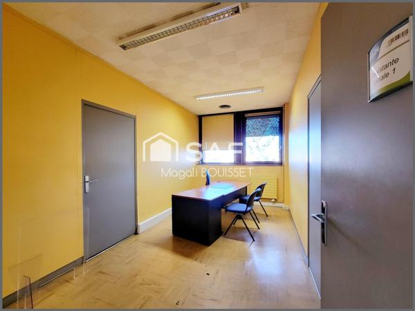 Locaux d'activités (Bureaux, parkings, patios, salle de restaurant, salle de réunion, accès PMR). Toit Terrasse.