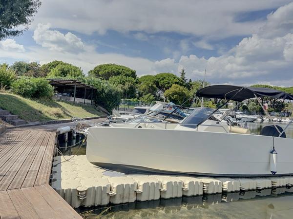 Mandelieu-la-Napoule (06210) Villa 3 pièces – 90 m² – Jardin + Parking + Place de bateau privative