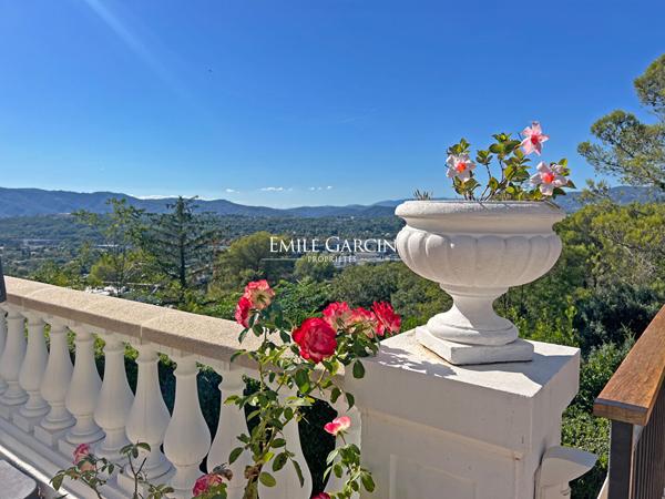 A vendre, Côte d'Azur, Mougins, Villa provençale avec vue dégagée