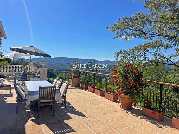 A vendre, Côte d'Azur, Mougins, Villa provençale avec vue dégagée