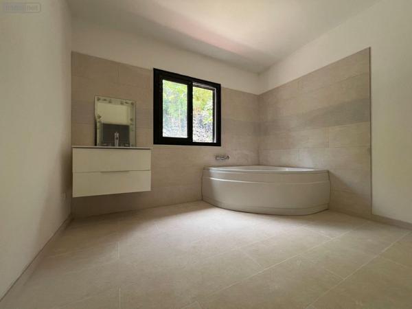 Maison à vendre à La-Montagne à la Réunion (97417), ref : 97405/216