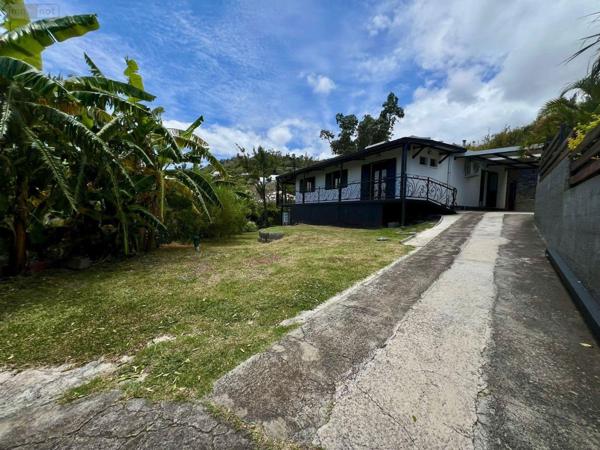 Maison à vendre à La-Montagne à la Réunion (97417), ref : 97405/216