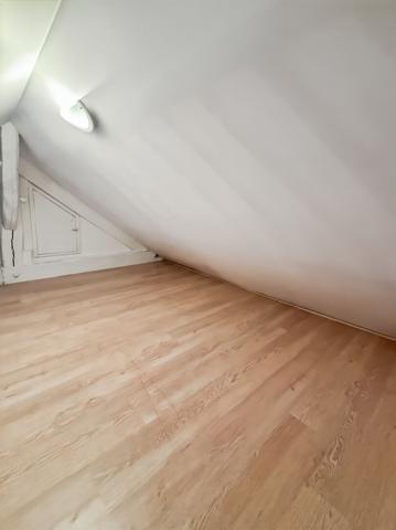 À LOUER - APPARTEMENT - MENNECY