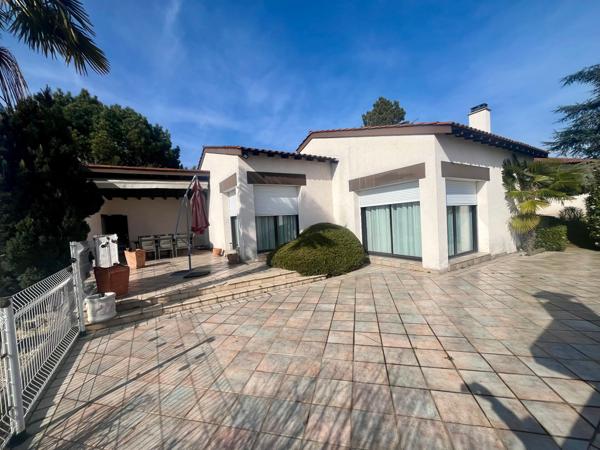 Baisse de prix Superbe villa d'architecte de 182 m² habitables sur 1800m de terrain avec piscine